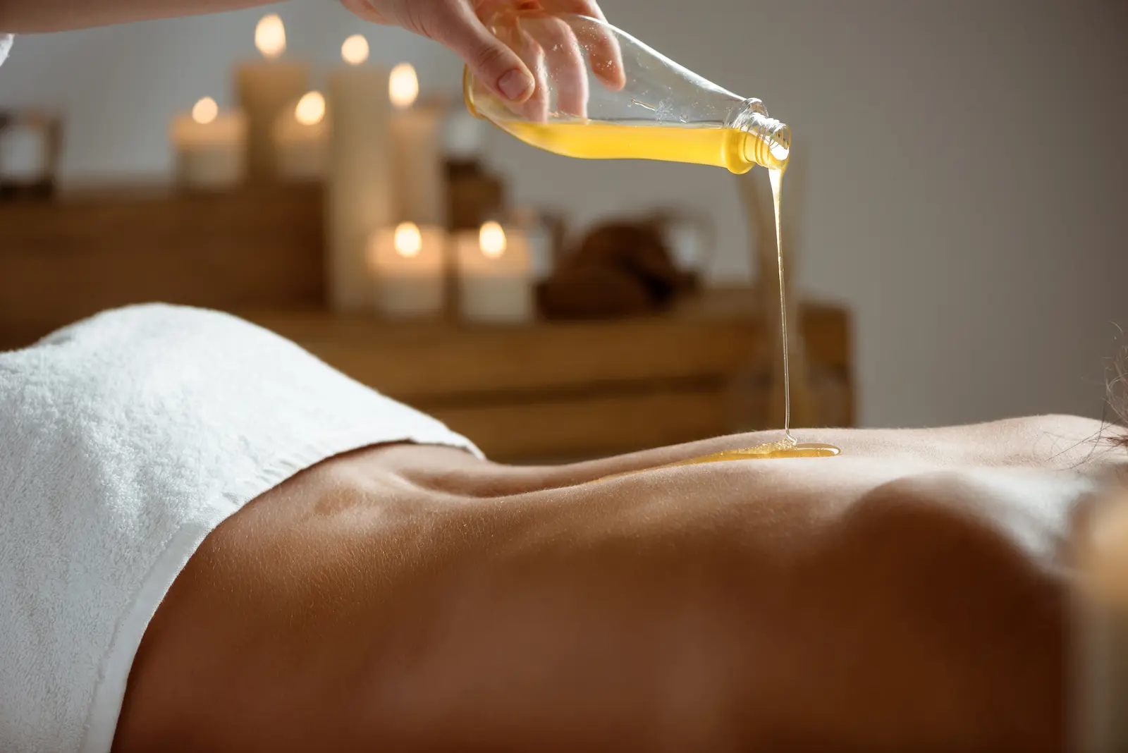 Soin ayurvédique à l'huile chaude aux herbes